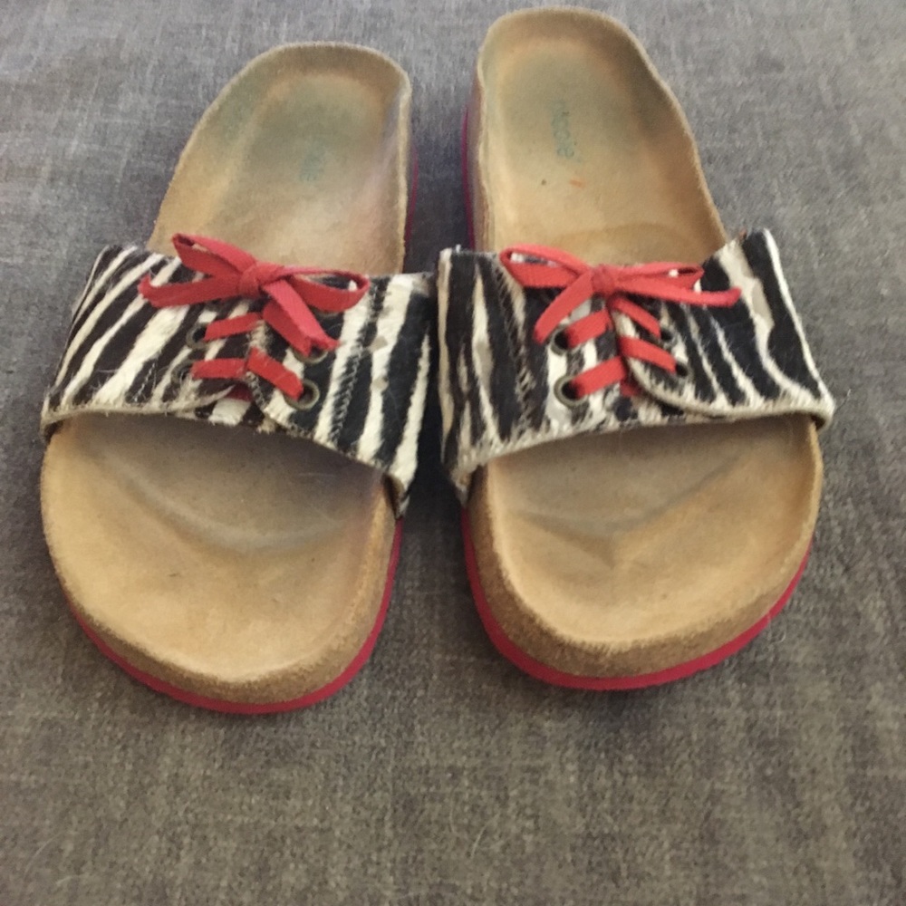 Adorable never worn boutique shoes
